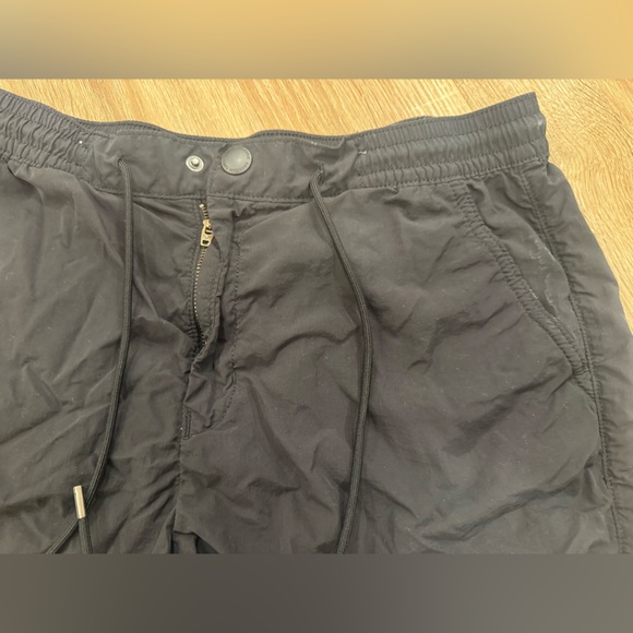 American Eagle Outfitters Black Cargo Shorts - Picture 3 of 9
